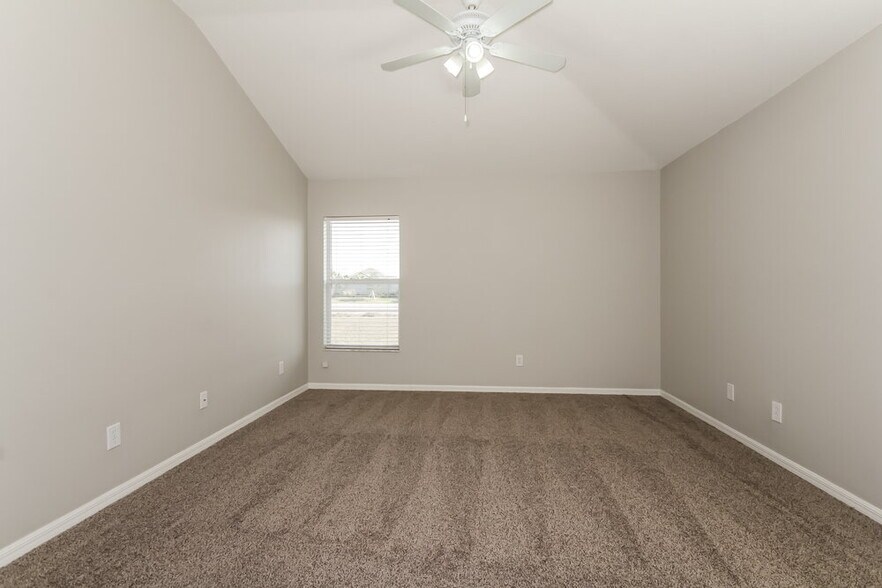 Building Photo - 11136 Rodeo Ln