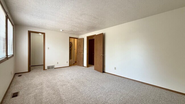 Building Photo - Move in Ready home on Piros