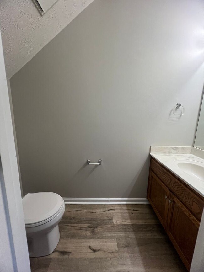 Building Photo - 1505 Center Pointe Dr