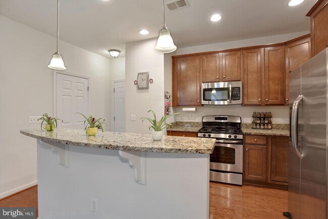 Building Photo - 43881 Centergate Dr