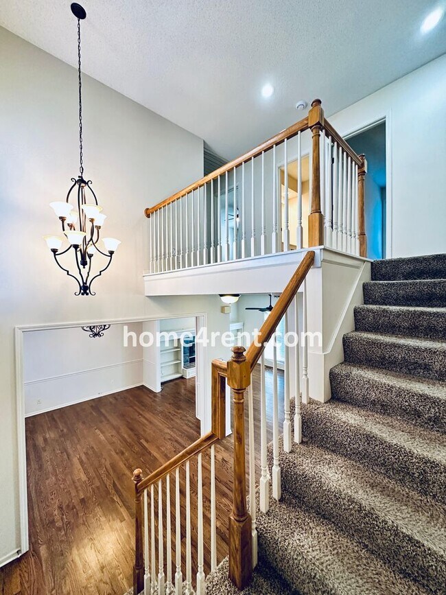 Building Photo - Blue Valley Northwest home on a cul-de-sac w/ granite counters, ss appliances and fenced yard!