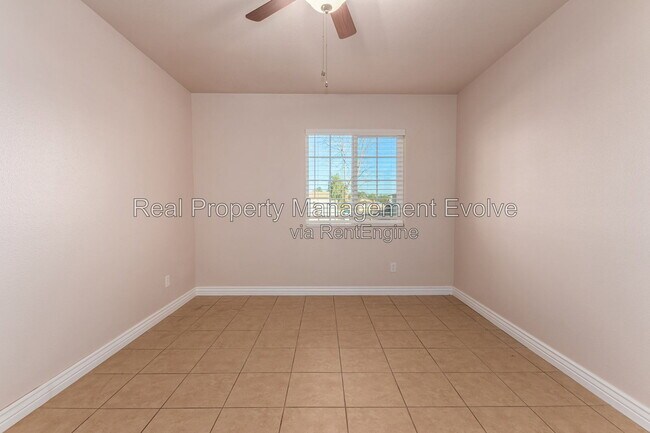 Building Photo - 5438 S 46th Pl