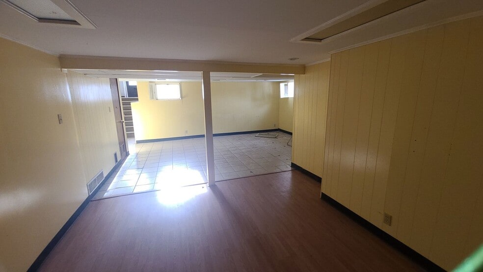 Building Photo - 431 Elm St