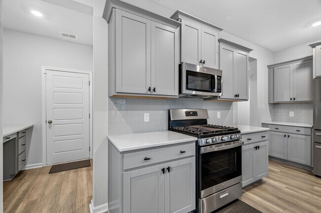 Building Photo - Modern Living in Summerville