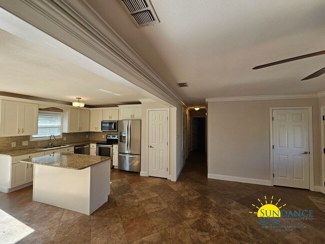 Building Photo - Great 3 Bedroom Home in Destin