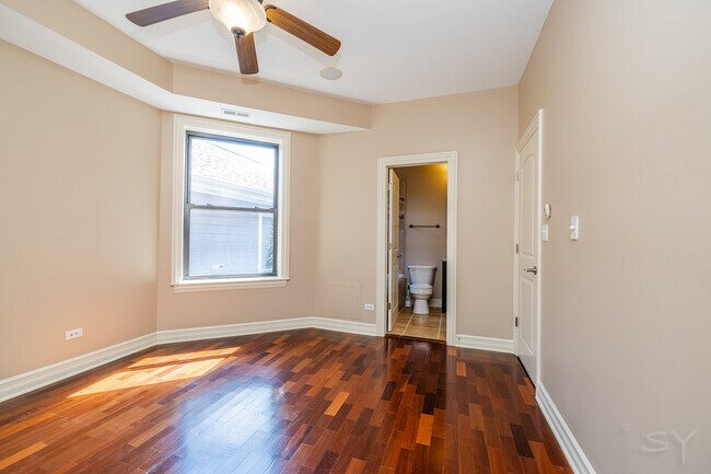 Building Photo - 1367 E 64th St