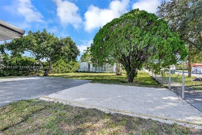 Building Photo - 6540 SW 4th St