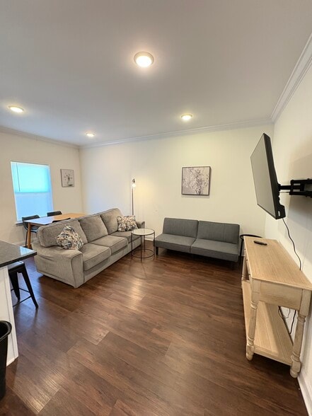 Building Photo - 5535 Stream Ln