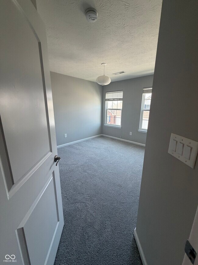 Building Photo - 9681 Angelica Dr