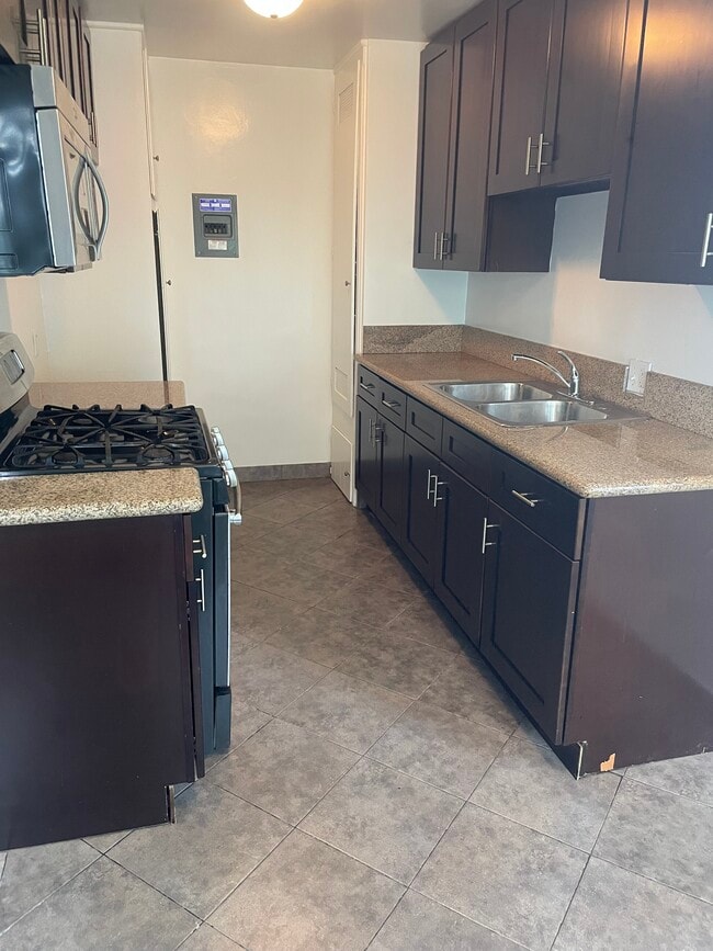 Building Photo - 8974 Cadillac Ave