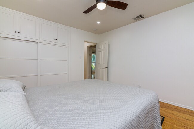 Building Photo - 16641 Gilmore St