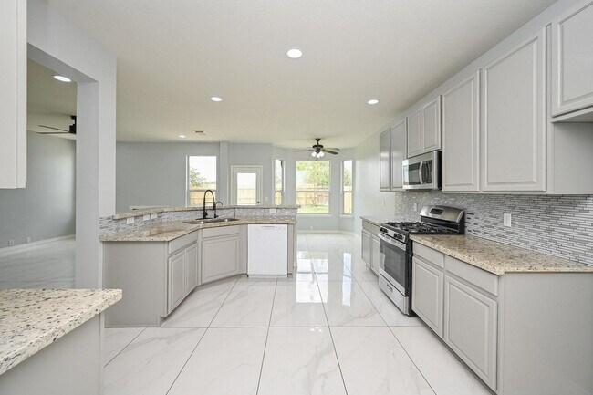 Building Photo - 11011 Glenora Dr