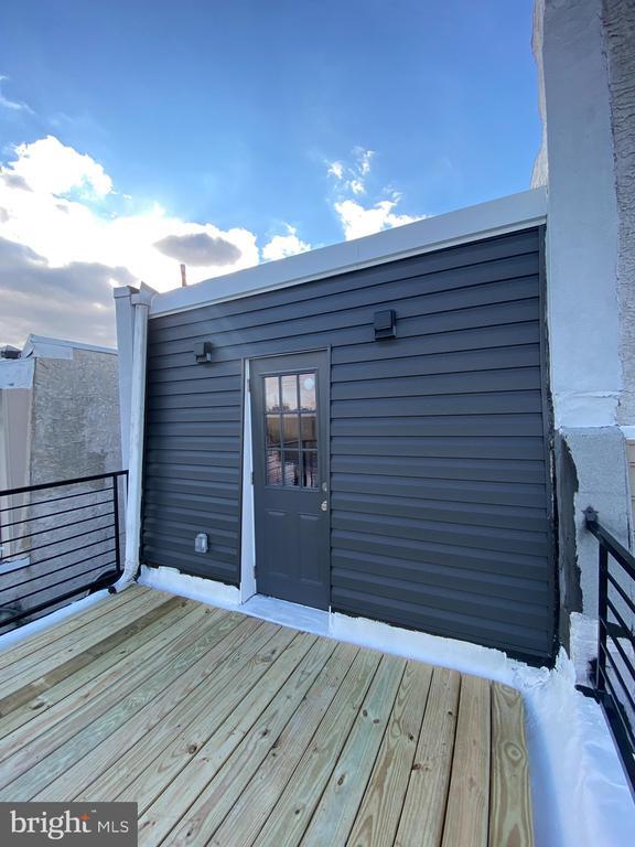 Building Photo - 655 N 33rd St