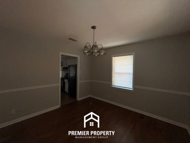 Building Photo - 5037 Woodlark Ave