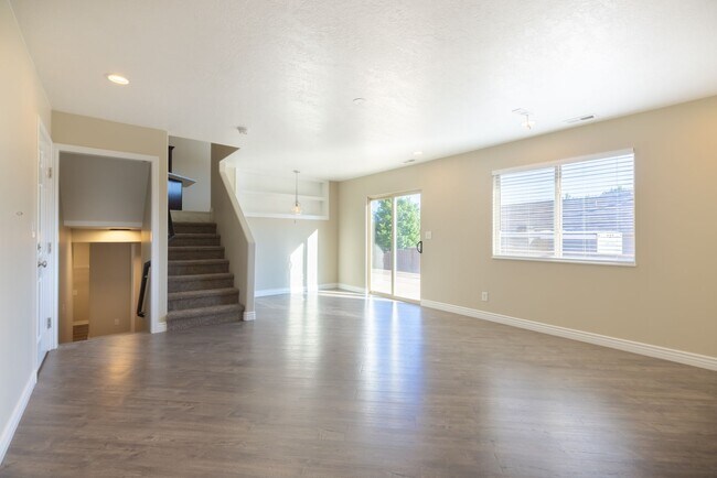 Building Photo - Darling home in desirable Little Valley with a PRIVATE POOL!