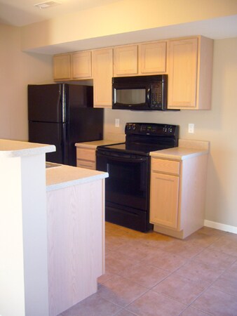 Building Photo - Vanderveen Villas