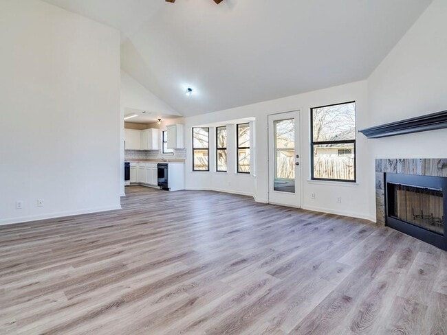 Building Photo - 223 Evergreen Cir