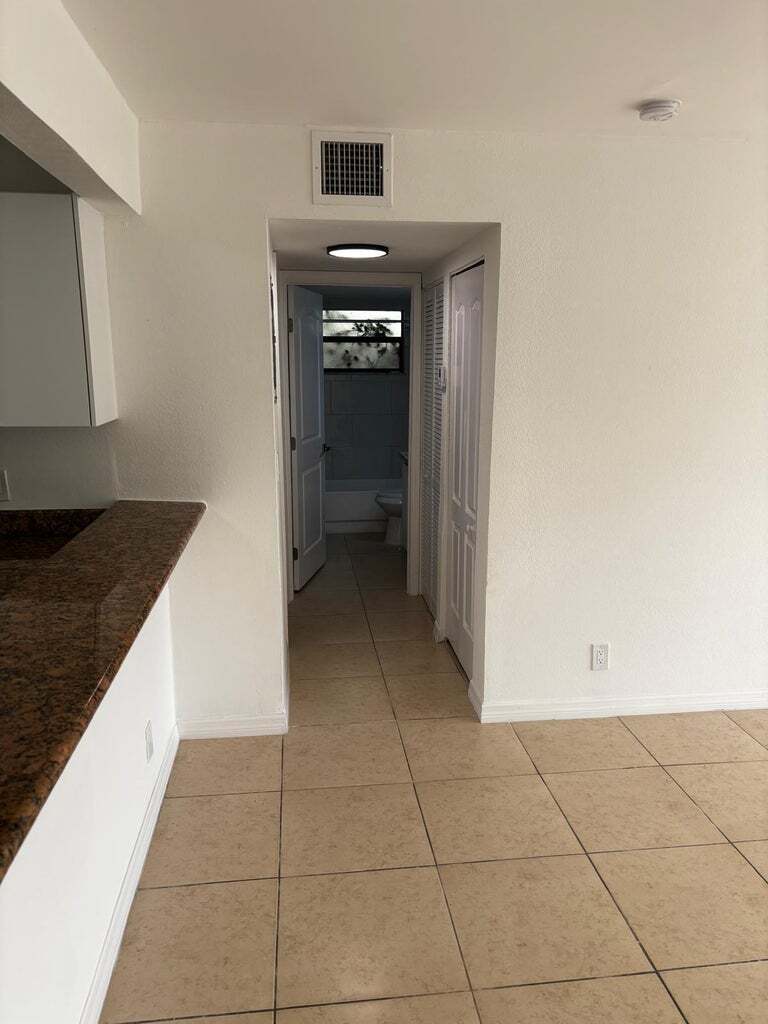 Building Photo - 1515 Lake Crystal Dr