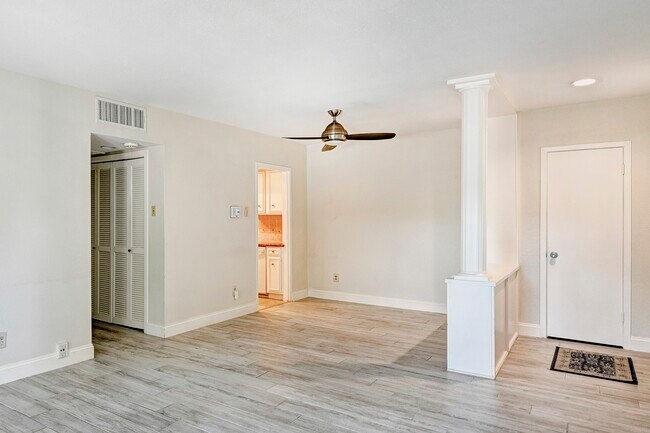 Building Photo - 2230 S Piney Point Rd