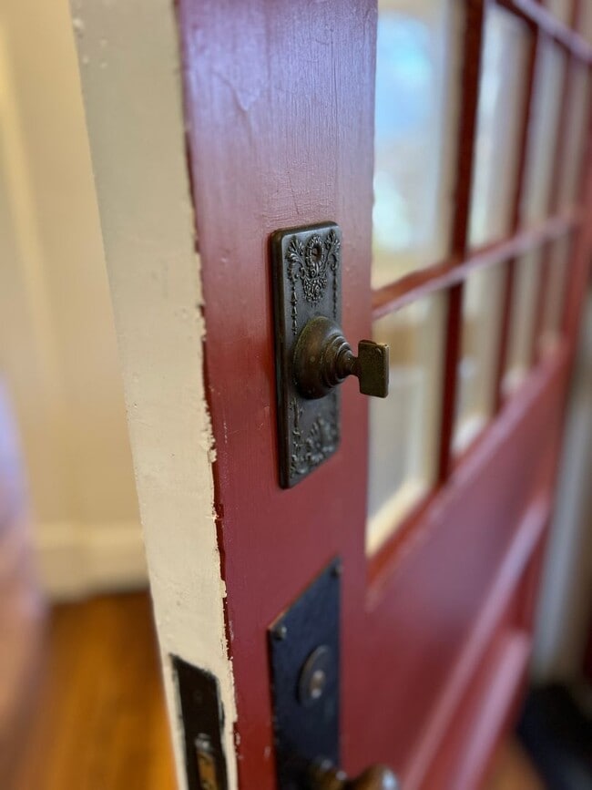 Building Photo - North AVL -  Renovated Arts & Crafts Cottage