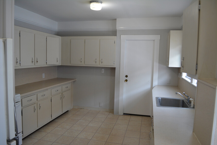 Kitchen - 63 Freeman St