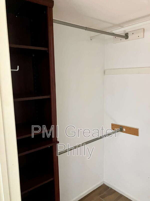 Building Photo - 1688 Bluebird Dr