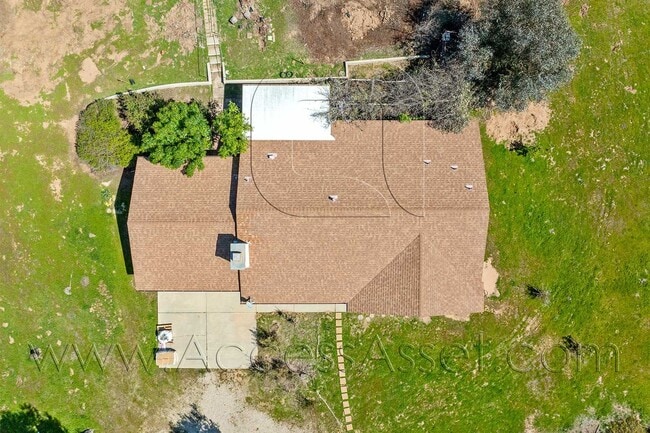 Building Photo - Charming 3 Bedroom Home with Spacious Yard in Wildomar