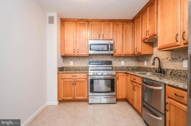 Building Photo - 3001 Veazey Terrace NW