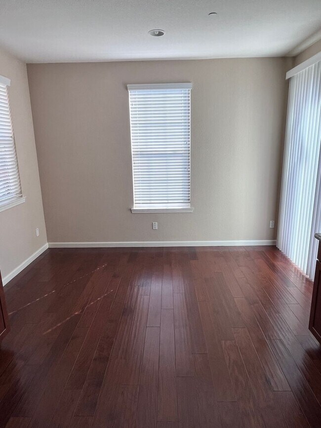 Building Photo - BEAUTIFUL HOME IN WEST ROSEVILLE!!