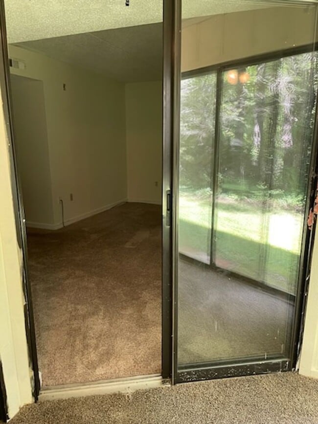 Building Photo - COZY & CONVENIENT!!!!