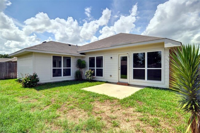 Building Photo - 120 Hamilton Dr