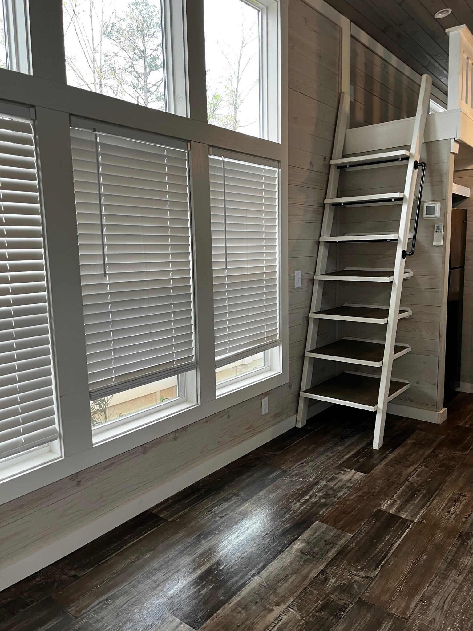 Building Photo - 4 Lakefront Cir