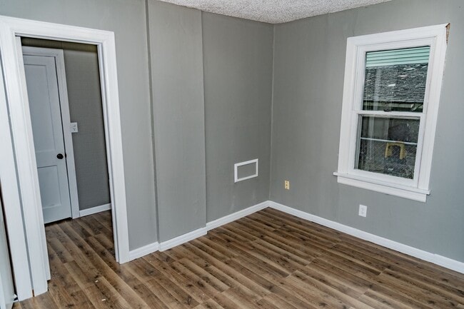 Building Photo - Updated 3 bed/1.5 bath home!