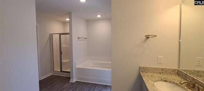 Building Photo - 428 Mahasset Court