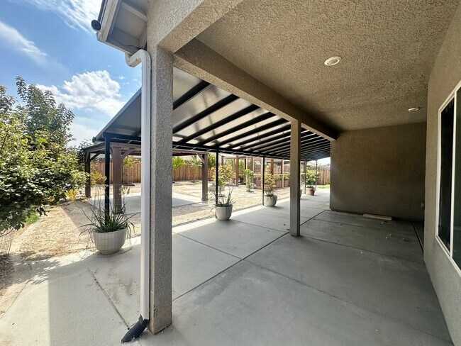 Building Photo - 2548 N Kayenta St