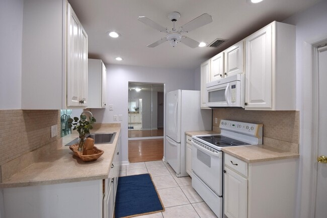 Building Photo - 2095 SW 13th Terrace