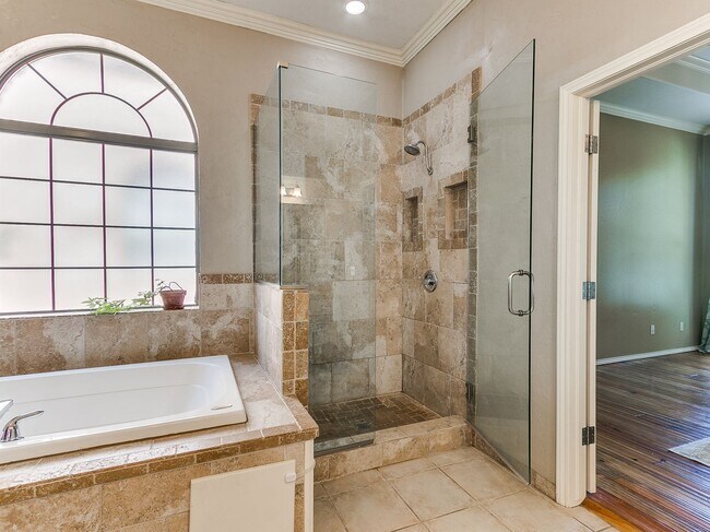 Building Photo - Large 4-Bedroom Home in Edmond Schools