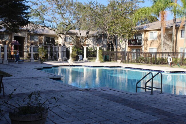 Building Photo - 1700 Crestwood Ct S