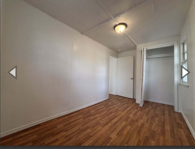 Building Photo - Great East side location 2 bedroom 1 bath