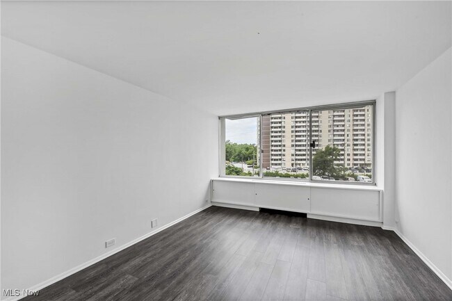 Building Photo - 12700 Lake Ave