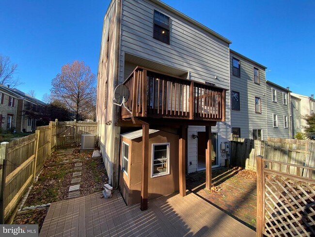 Building Photo - 9400 Candleberry Ct