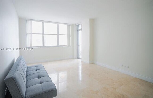 Building Photo - 6039 Collins Ave