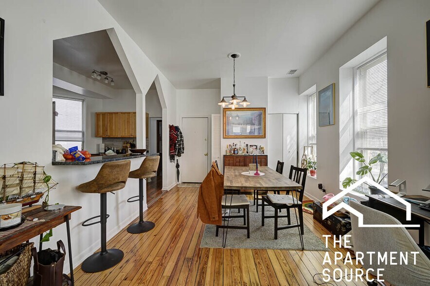 Primary Photo - 2738 W Chicago Ave