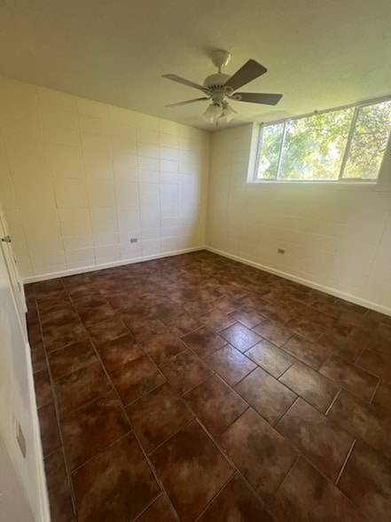 Building Photo - 710 Iris St