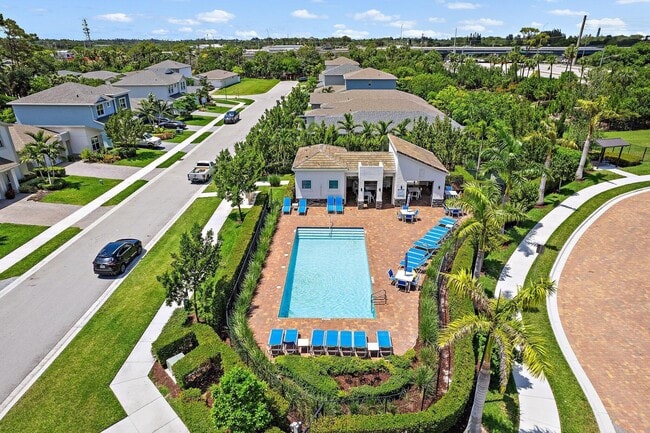Building Photo - 6685 Pointe of Woods Dr
