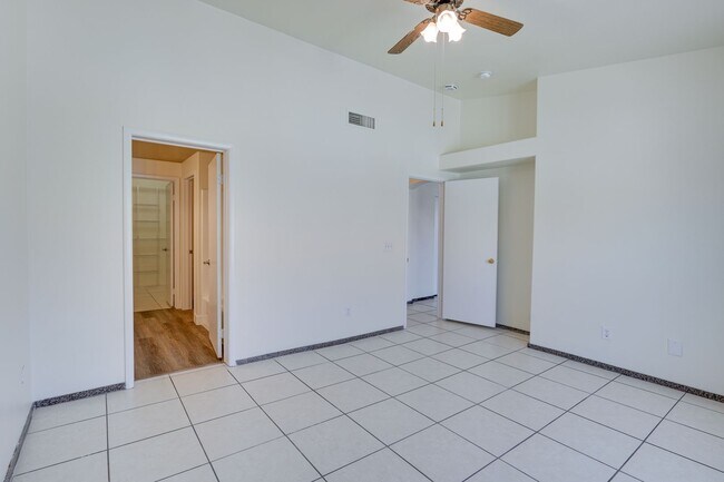Building Photo - 6201 E Lake Mead Blvd