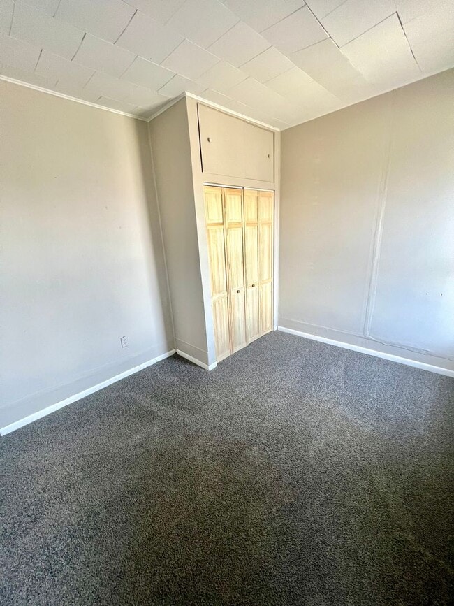 Building Photo - 502 3rd St