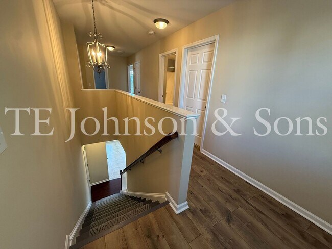 Building Photo - Spacious 4 Bedroom Home with Fenced Yard & Two Car Garage in Clemmons