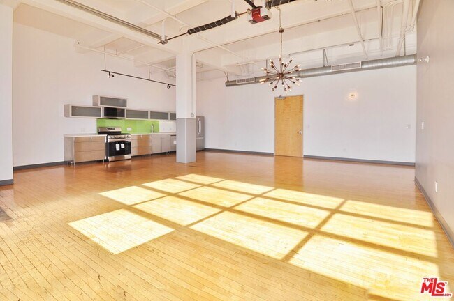 Building Photo - 1850 Industrial St