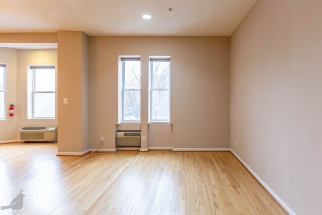 Building Photo - Spacious Two Bedroom Off 14th St. Corridor!